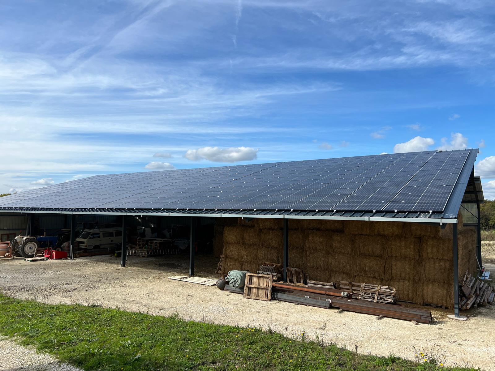 Panneaux solaires sur hangar agricole et industriel